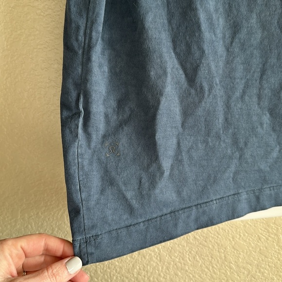 Blue men’s lululemon tee - Picture 4 of 4
